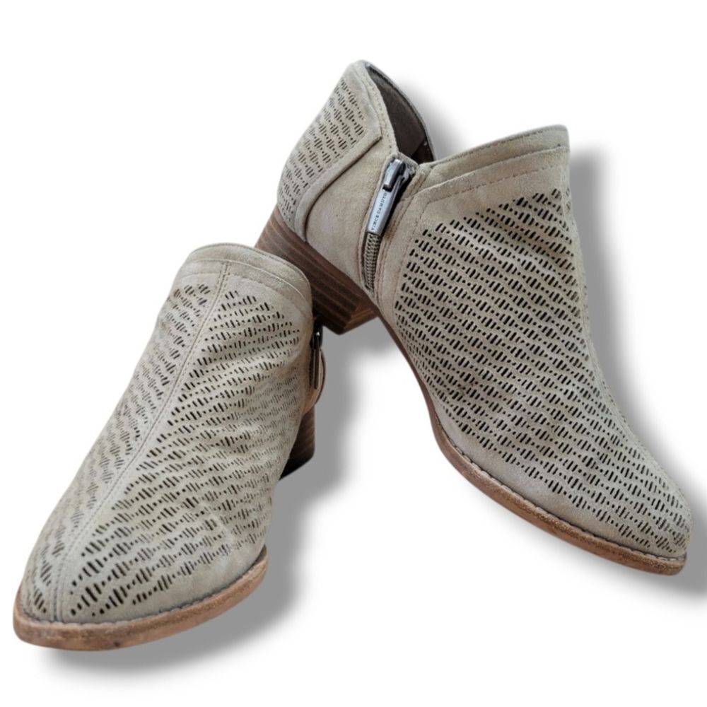 Vince Camuto Shoes Size 8.5 W Women's Vince Camuto Clorieea Shoes Booties Suede